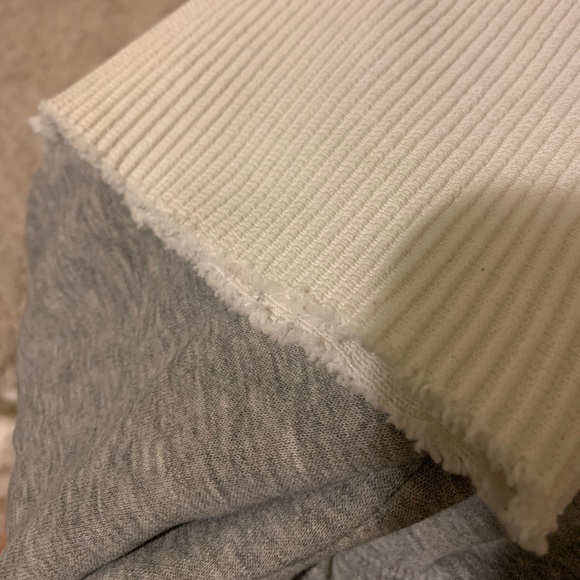 [SOLD] Aritzia Babaton Cropped Sculpt Knit (raw hem) - Picture 2 of 4